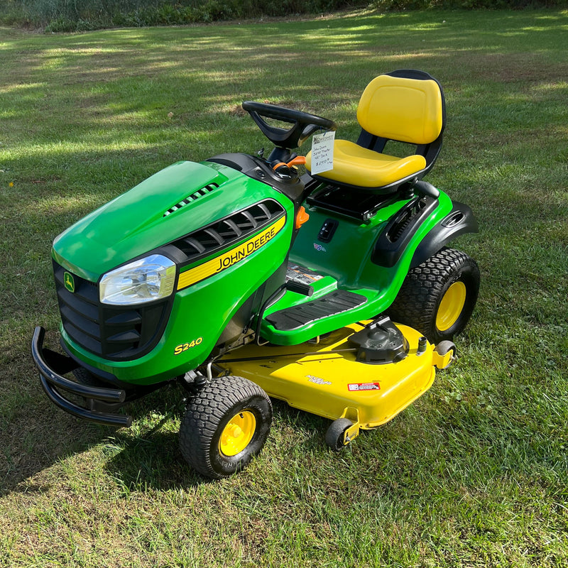 PRE-OWNED: JOHN DEERE S240 Mower 48" | 21.5HP