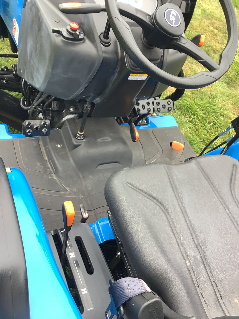 LS Tractor MT226E Compact Tractor WITH LOADER - 24.6 HP (19003008)