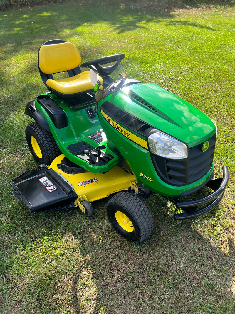 PRE-OWNED: JOHN DEERE S240 Mower 48" | 21.5HP