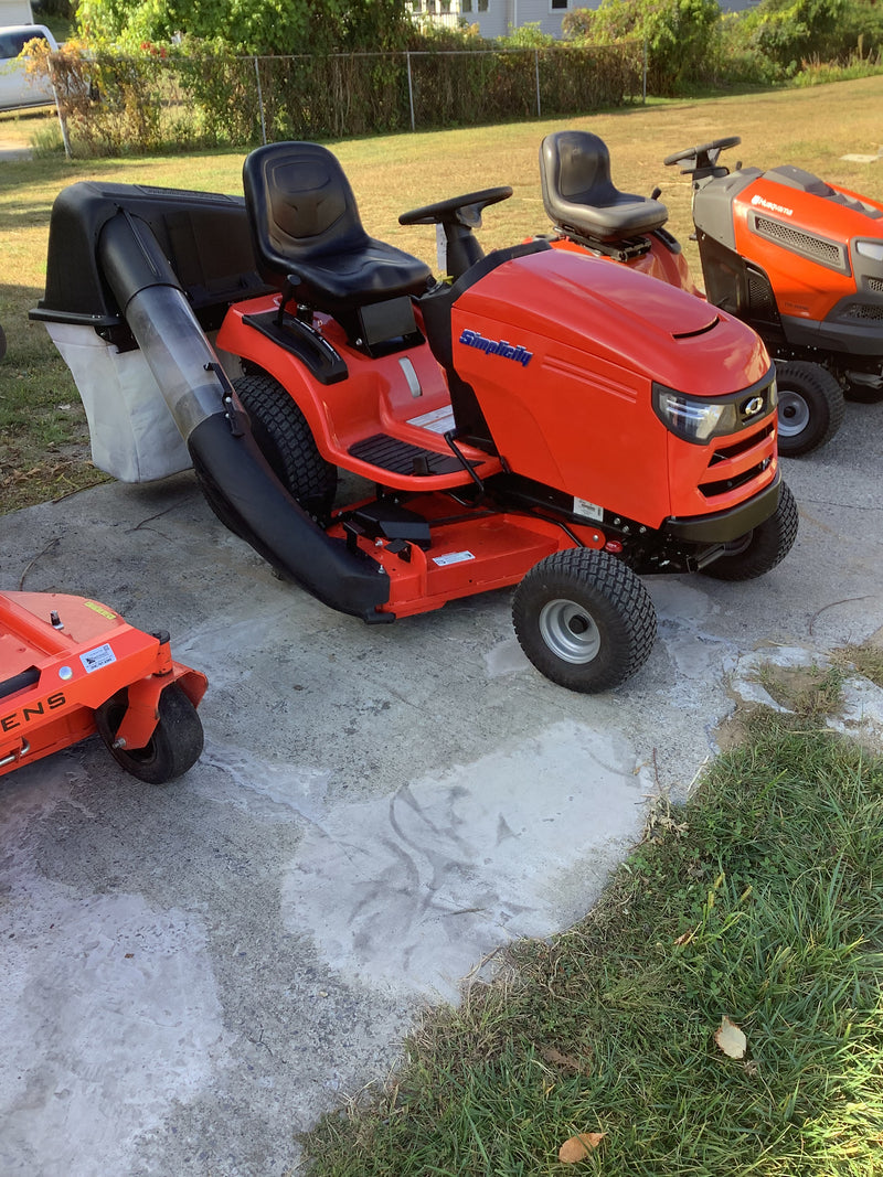PRE-OWNED SIMPLICITY Regent Lawn Tractor 48" Deck | 25 HP Briggs & Stratton | 2691456 (1-Year Warranty*)