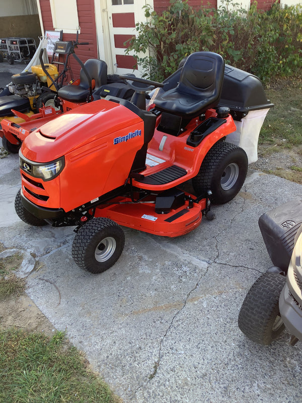 PRE-OWNED SIMPLICITY Regent Lawn Tractor 48" Deck | 25 HP Briggs & Stratton | 2691456 (1-Year Warranty*)