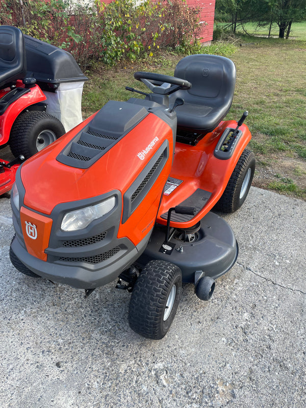 PRE-OWNED: HUSQVARNA YTH22V46 LAWN TRACTOR 46” DECK | 22HP