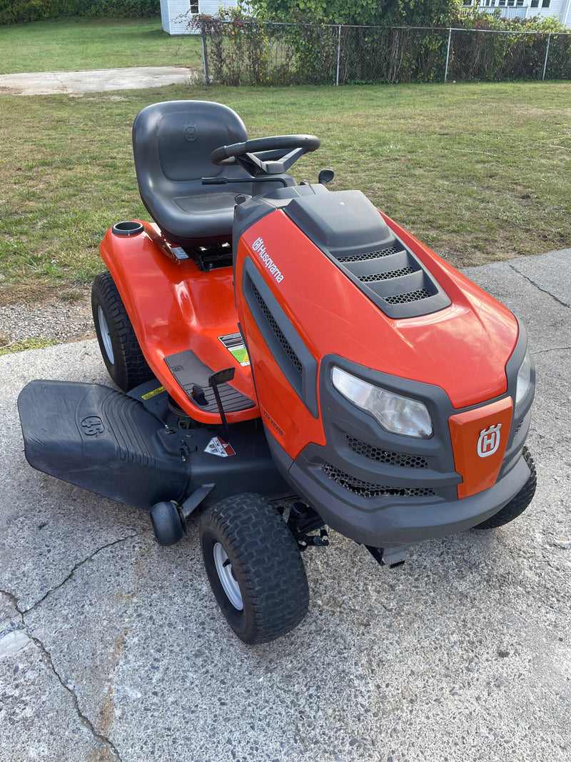 PRE-OWNED: HUSQVARNA YTH22V46 LAWN TRACTOR 46” DECK | 22HP